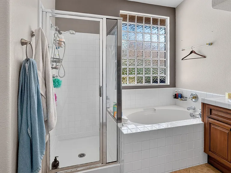 1528 Knoll Park Gln — Photo 18