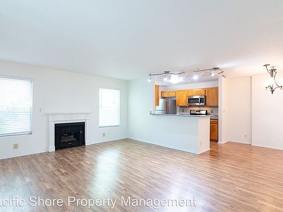 2nd image of 1945 Glendon Ave #306