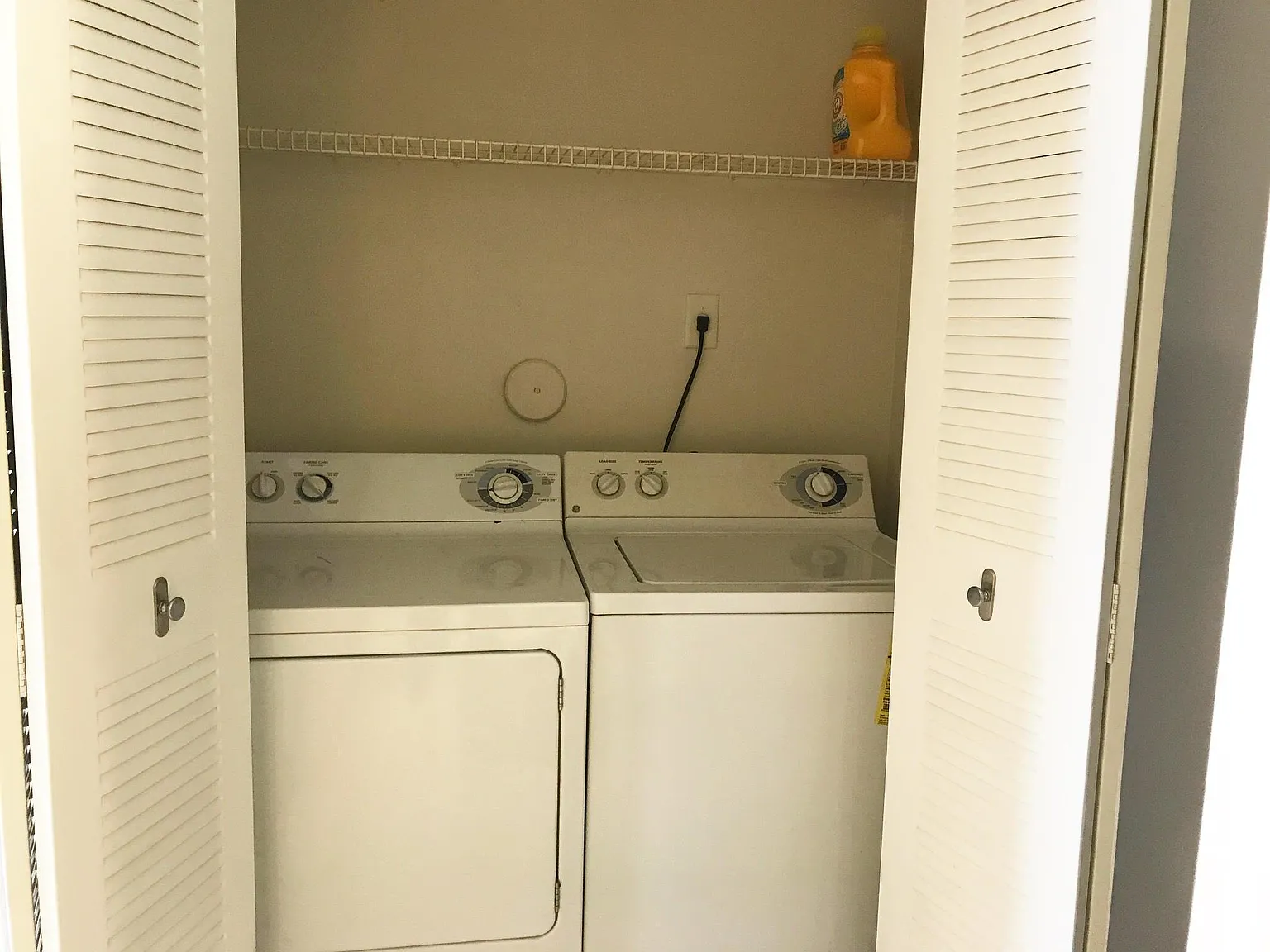 2 bed, 2.0 bath, 884 sqft, $2,000 — Photo 4