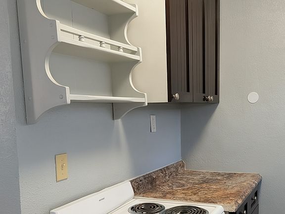 3rd image of 1109 E Okaloosa Ave #B