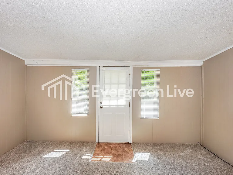 1635 Cherry Ave — Photo 4