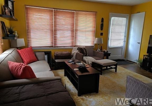 5th image of 633 Blaine Ave