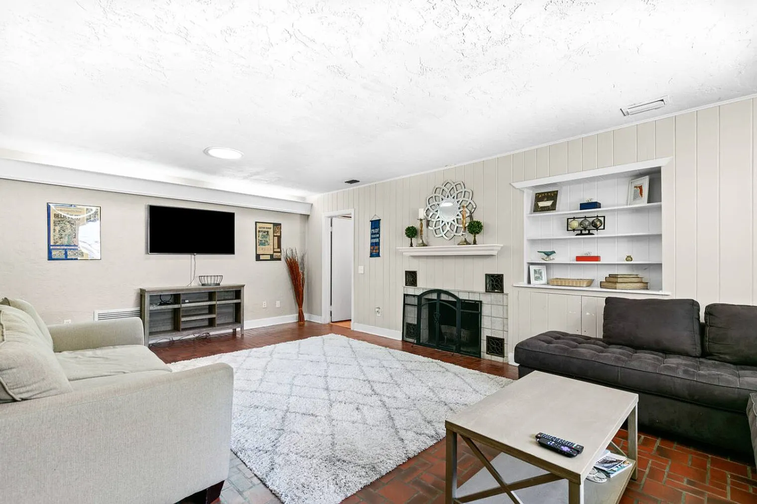 5 bed, 3.0 bath, 2368 sqft, $12,451 — Photo 3