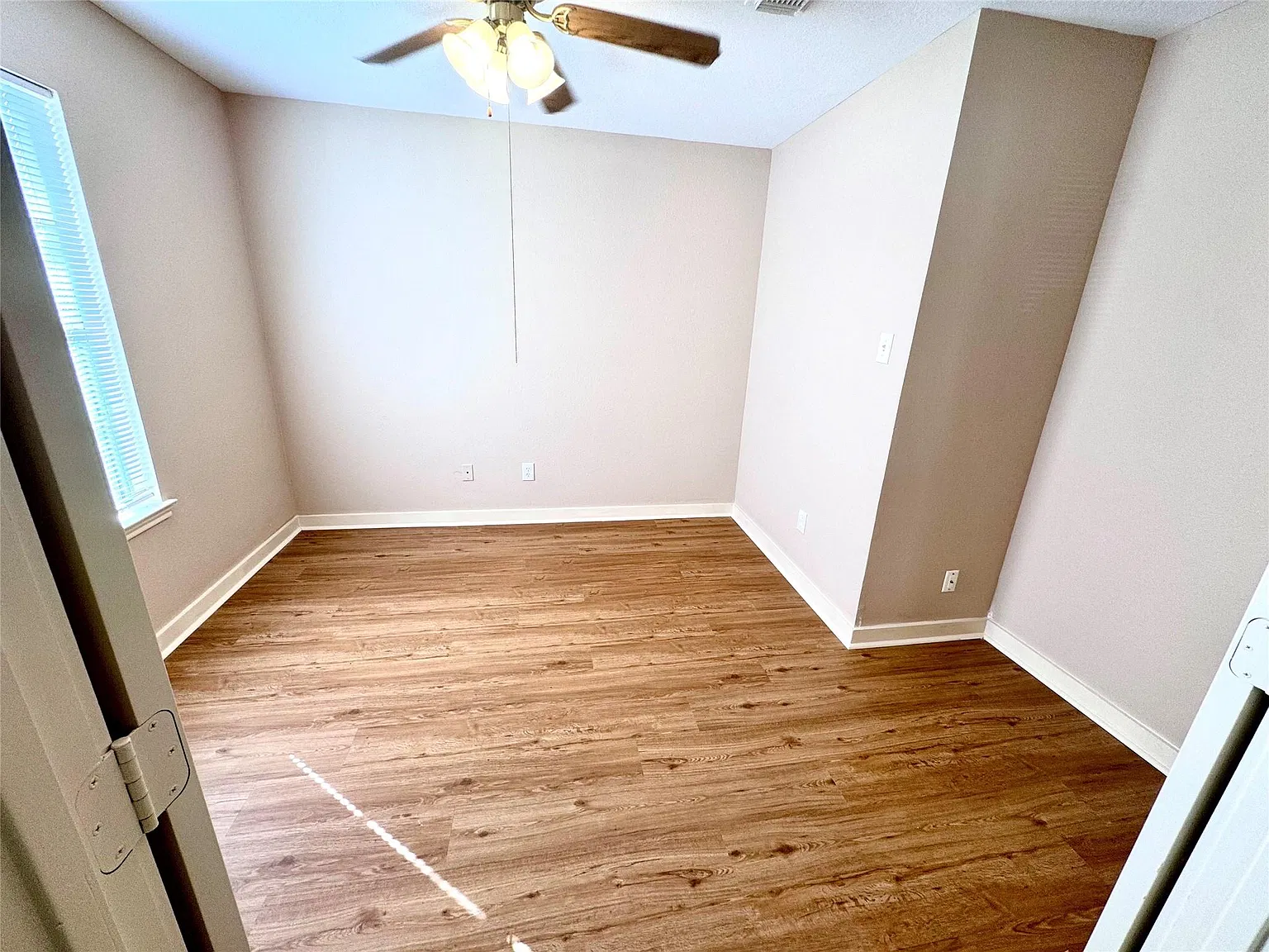 3 bed, 2.0 bath, 1316 sqft, $1,850 — Photo 2
