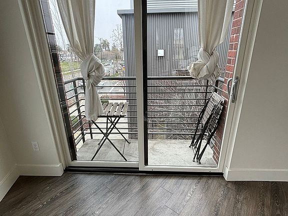 5th image of 3409-3425 Broadway #200