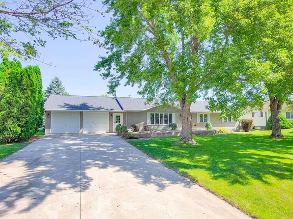 404 E 6th St, Readlyn, IA 50668