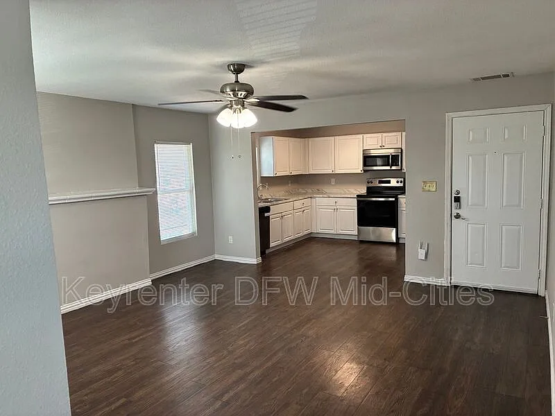 2 bed, 1.0 bath, 1116 sqft, $1,345 — Photo 3