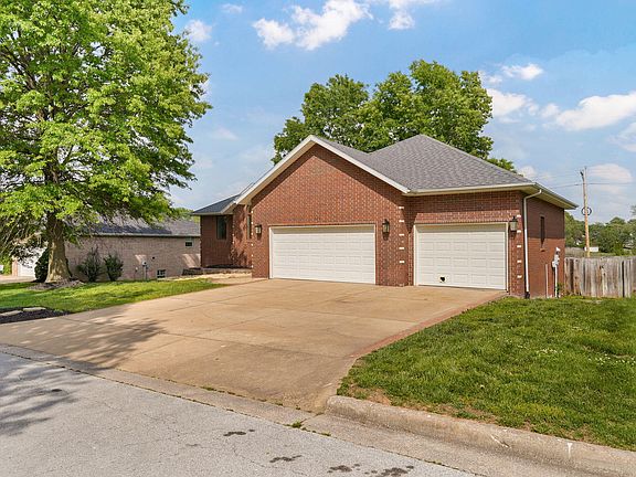4th image of 506 S Pepperhill Drive