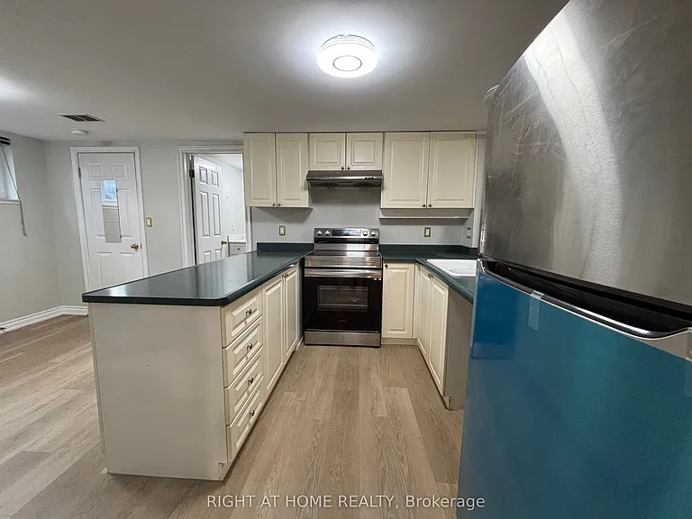 220 Newton Dr — Photo 13