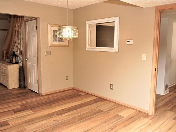 5th image of 94 High Point Dr Unit 33