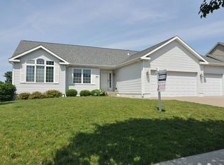 426 Rockhurst Dr SW, Cedar Rapids, IA 52404