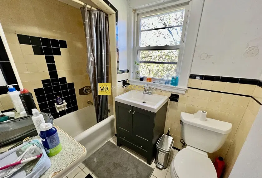 116 Lake St — Photo 3