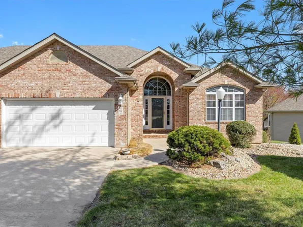 62 Ginger Creek Pkwy, Glen Carbon, IL 62034