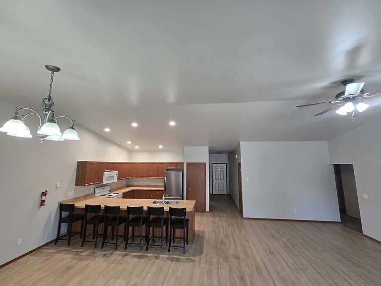 205 E Kristen Ave — Photo 5