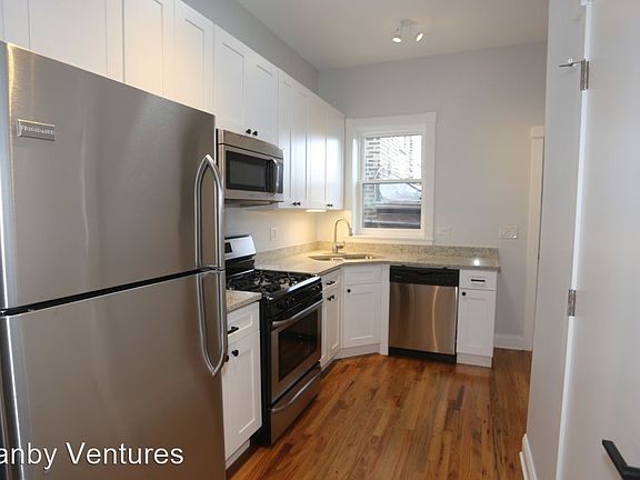 5th image of 952 W 31st Pl #1
