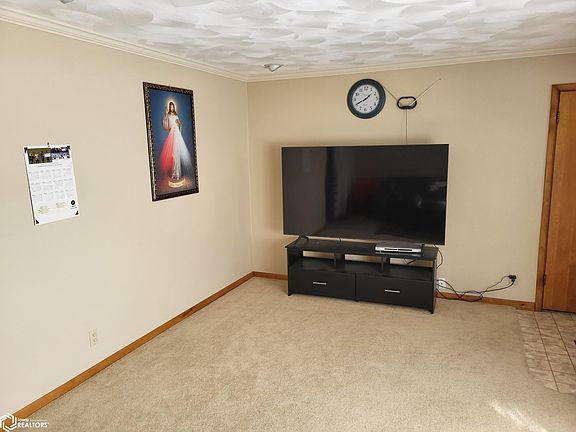 3rd image of 303 Bryngelson Dr