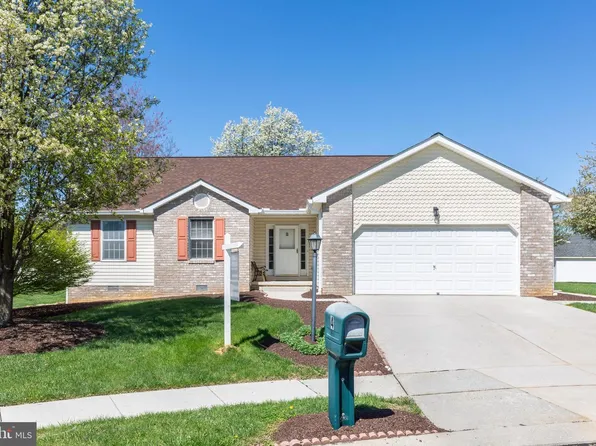 4 Straw Ct, Littlestown, PA 17340