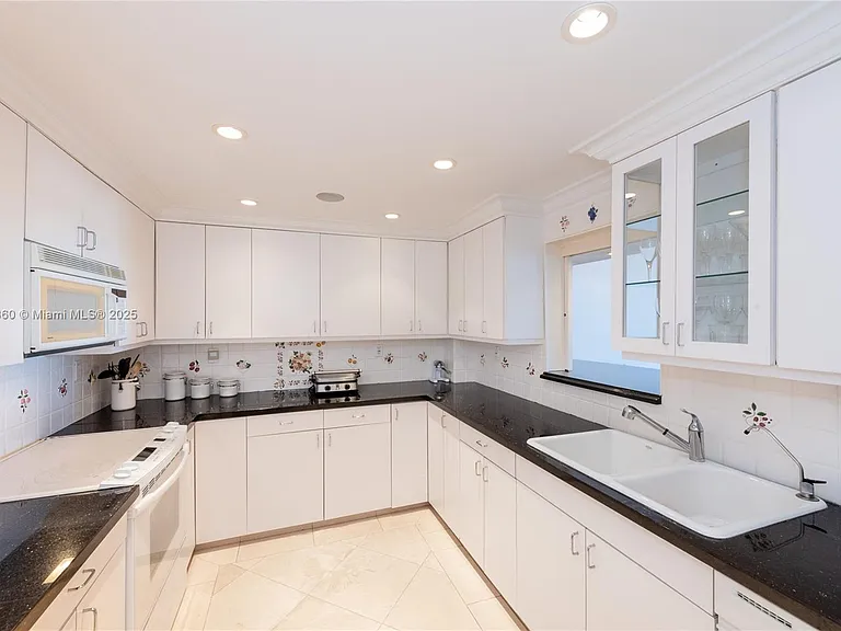 151 Crandon Blvd #1036 — Photo 8