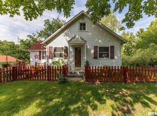 328 N 9th St, Clinton, IA 52732