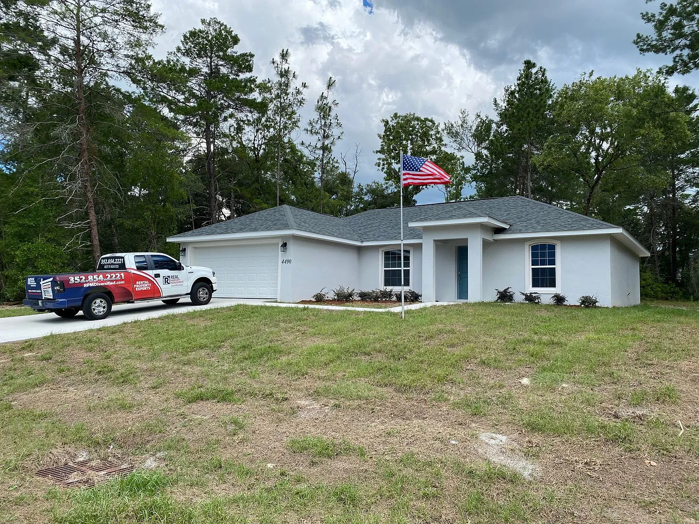 Desirable Sw Ocala Neighborhood 3/2/2 *Won't Last* — Photo 2