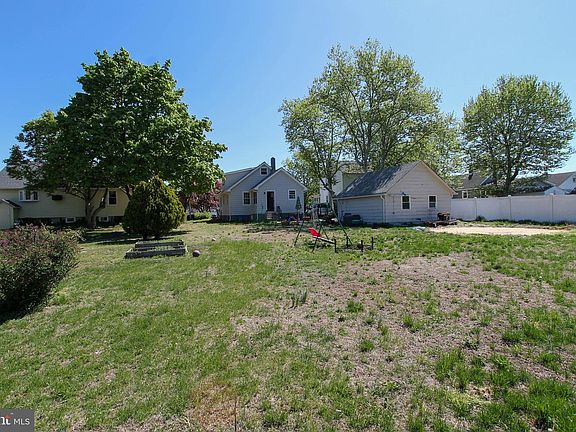 4th image of 53 Spruce St