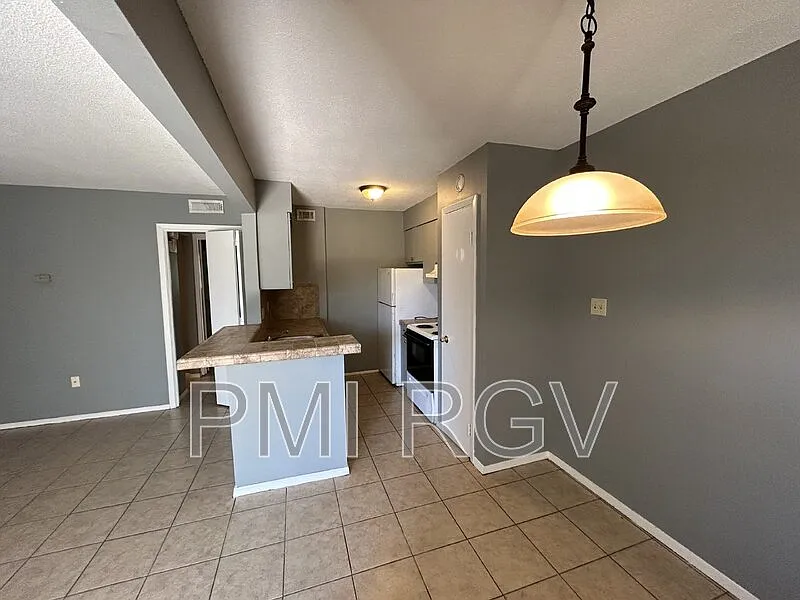 1 bed, 1.0 bath, $750 — Photo 4