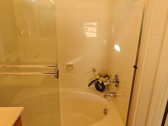 3rd image of 3201 Ferry Cir