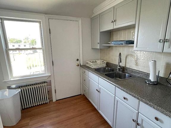 3rd image of 40 Cloverdale Rd