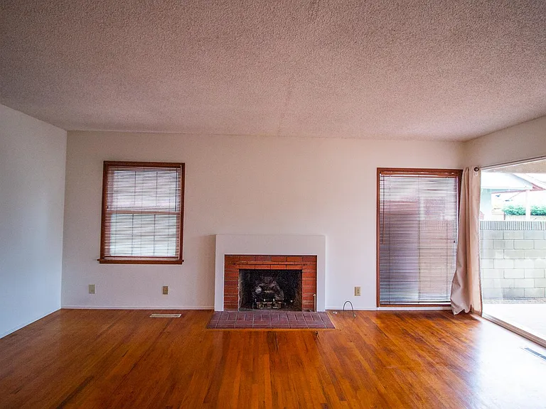 2702 Ladoga Ave — Photo 3