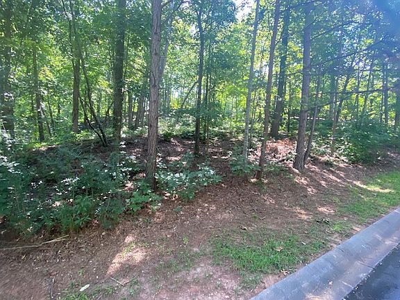 5th image of 402 Woodridge Dr