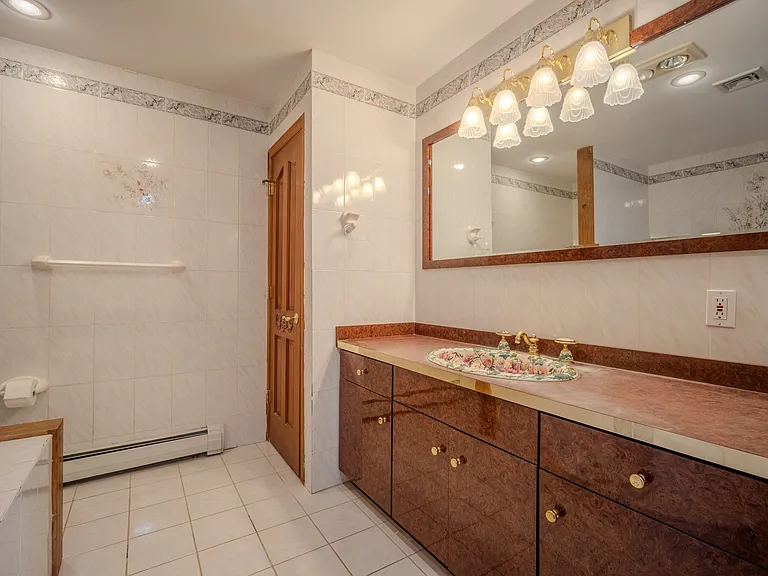 19-21 Lamela Dr — Photo 17