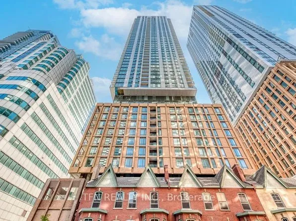 8 Widmer St #2005, Toronto, ON M5V 0W6