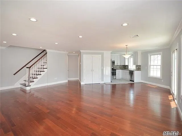 3 bed, 2.5 bath, 1800 sqft, $6,000 — Photo 4