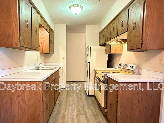 4th image of 3024 9 1/2 St N #303