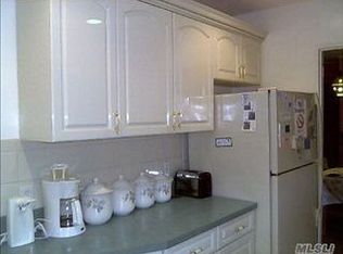 19 Diamond Dr, Plainview, NY 11803