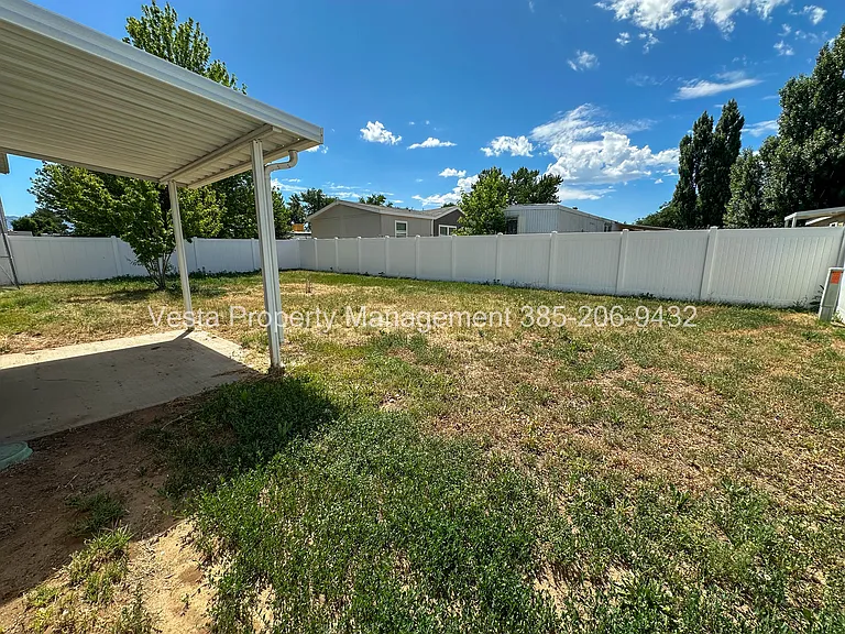 1293 W 570 N — Photo 14