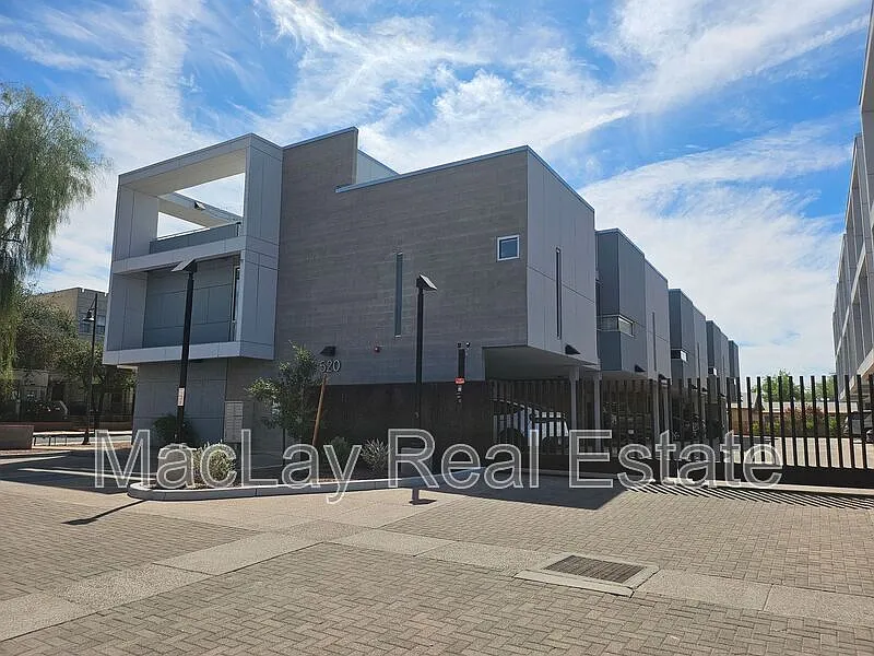 1 bed, 1.5 bath, 1208 sqft, $1,595 — Photo 4