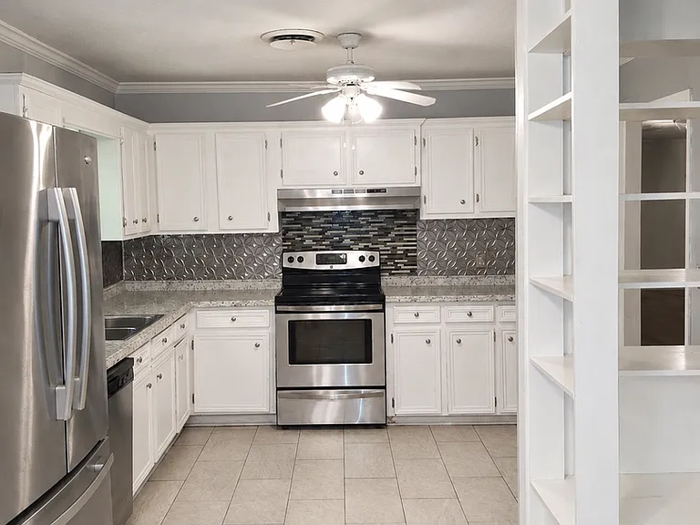 1421 Winchester St — Photo 2