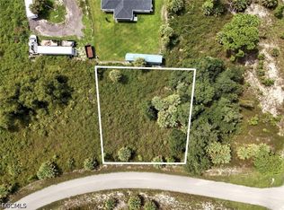 Vineyard Cir, North Port, FL 34288