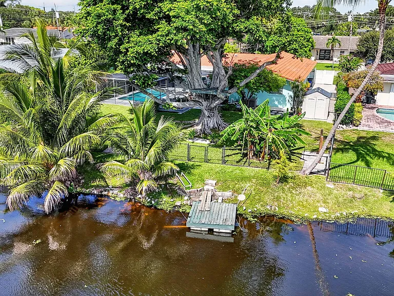 200 NW 11th Ave — Photo 9
