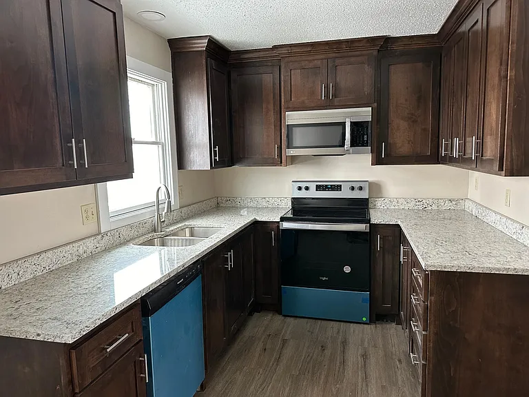 220 Bedford St — Photo 5