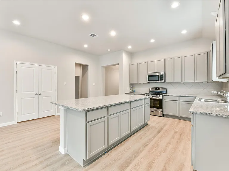 3911 Sugardale St — Photo 10