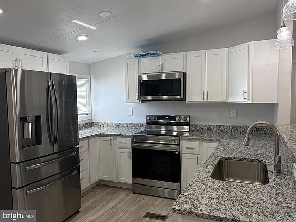 3rd image of 7 Roseview Rd