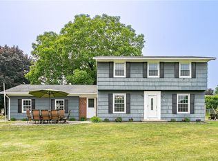 174 Winston Dr, Rochester, NY 14626