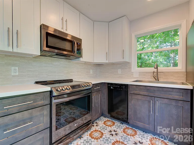 9006 Saint Thomas Ln — Photo 8