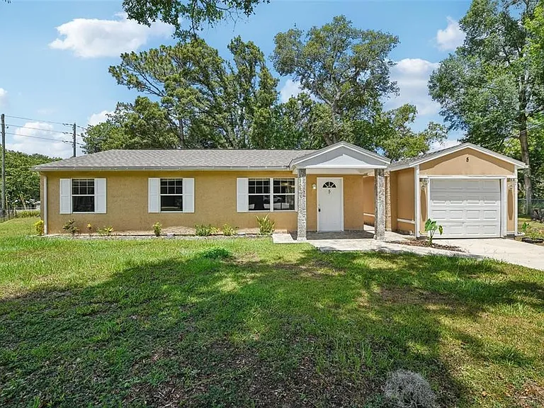 5 Cedar Ln — Photo 2