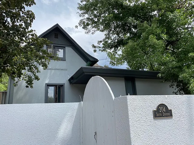 1206 E Cedar Ave — Photo 1