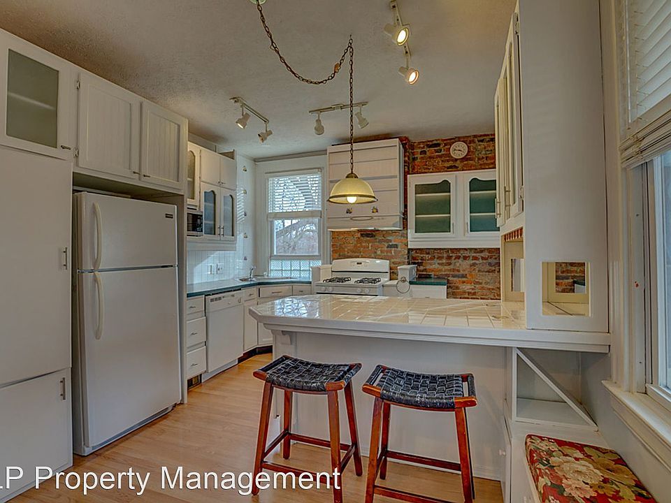 1st image of 808 Academy Ave #2
