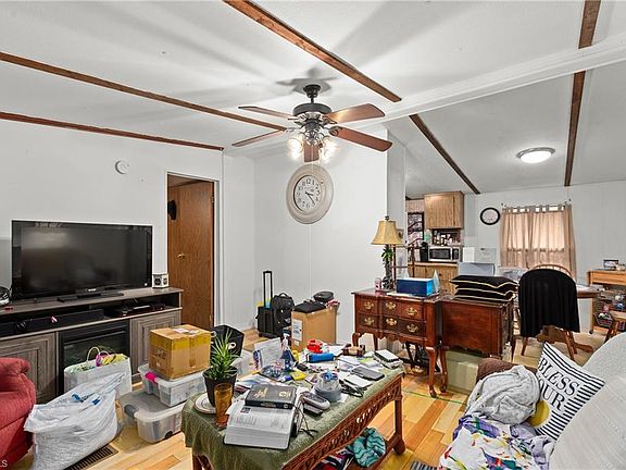 3rd image of 1315 Pebble Brook Rd