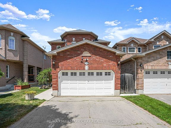 3rd image of 110 Henderson Cres